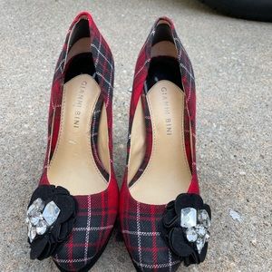 Red plaid pumps! With rhinestone flower!